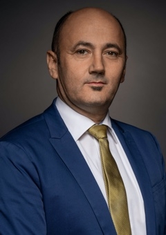 Dr. Frank Häcker